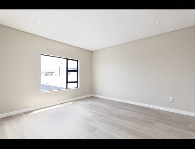 4 BEDROOM FREEHOLD FOR SALE IN SANDOWN